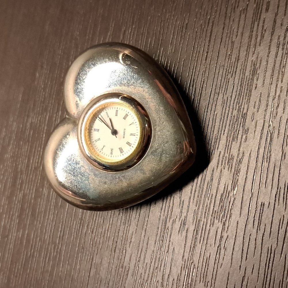heart-shaped quartz desk clock that also functions as a paperweight